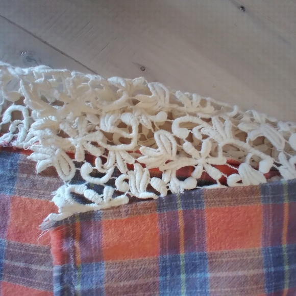 Sleeveless Flannel Shirt with lace inserts - Picture 6 of 8